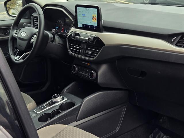 2022 ford escape se