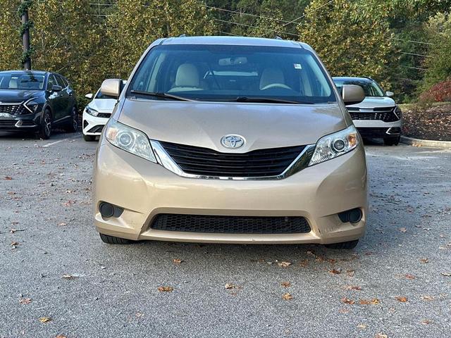 2012 toyota sienna le