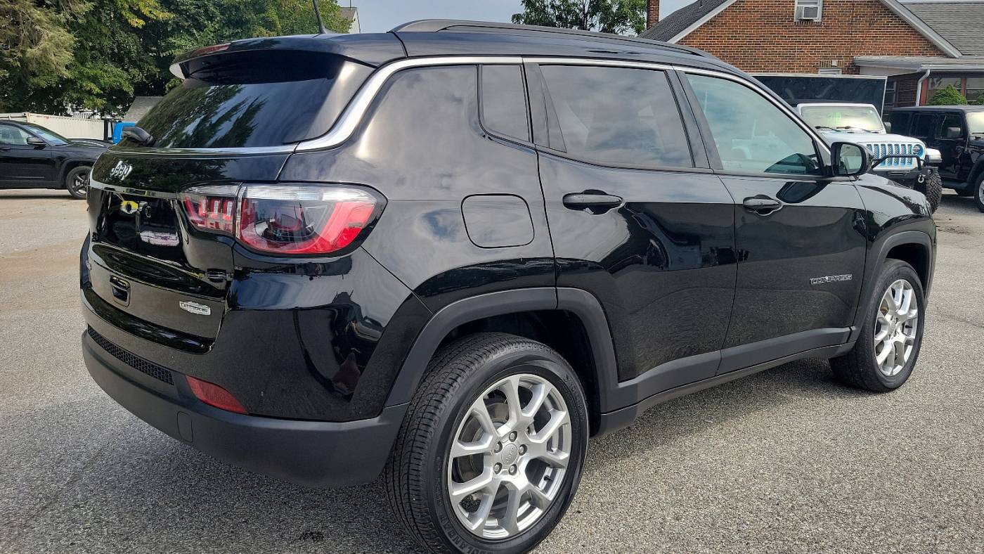 2022 jeep compass latitude lux