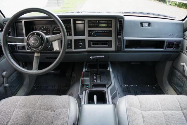 only 63k miles 4x4 laredo 4wd xj extra clean runs & drives great