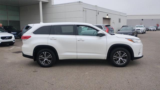 2017 toyota highlander le plus