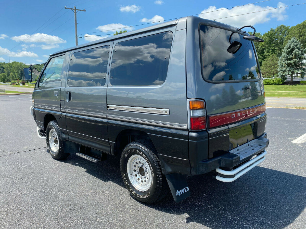 japinese inport, right hand drive 8 pasenger, 4 wheel drive 5sp, loaded
