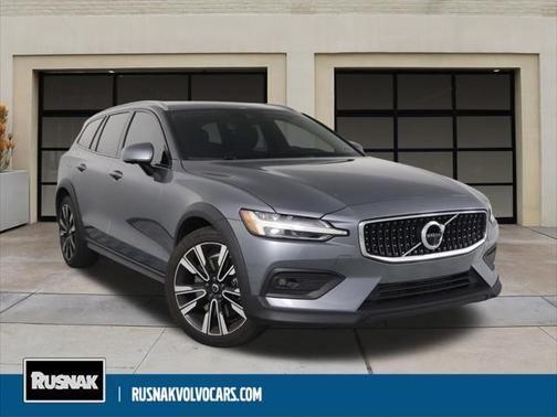2021 volvo v60 cross country