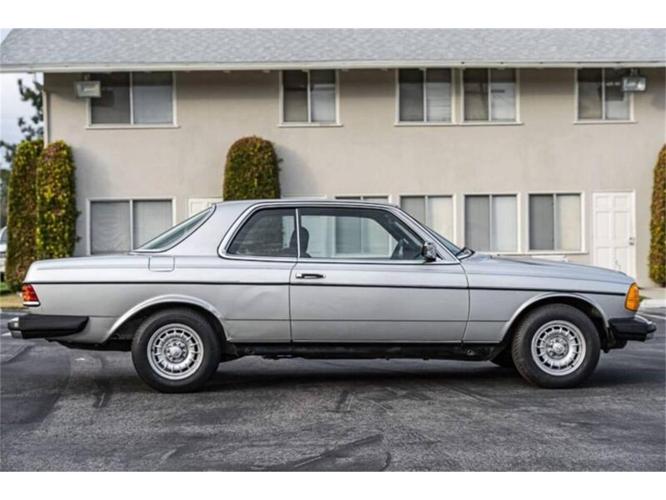 1982 mercedes-benz 300 in hobart, indiana