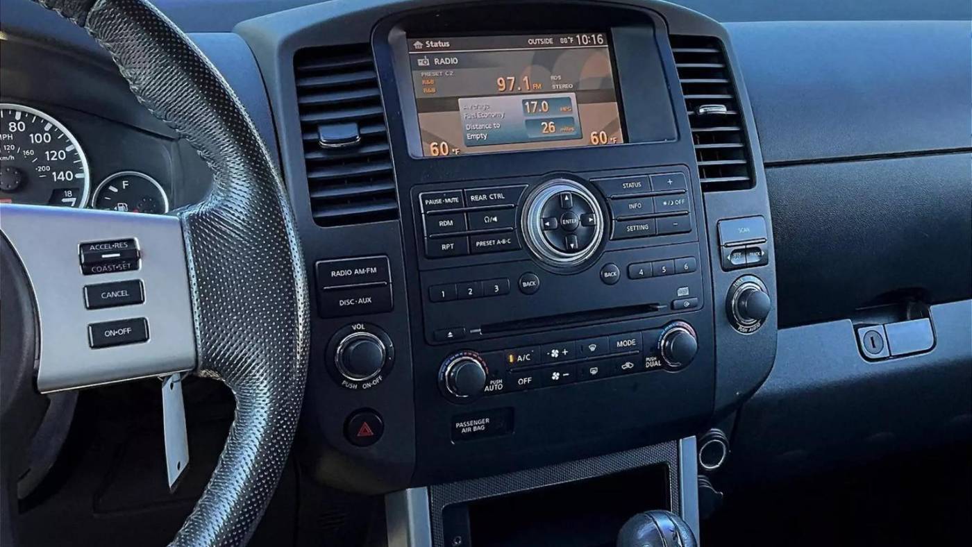 2012 nissan pathfinder sv