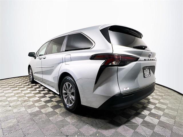 2024 toyota sienna xle 8 passenger