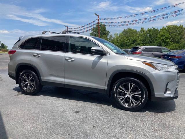 2019 toyota highlander le