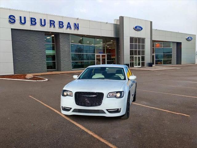 2022 chrysler 300 touring l