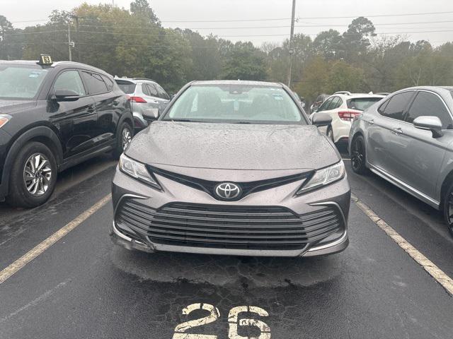 2022 toyota camry le