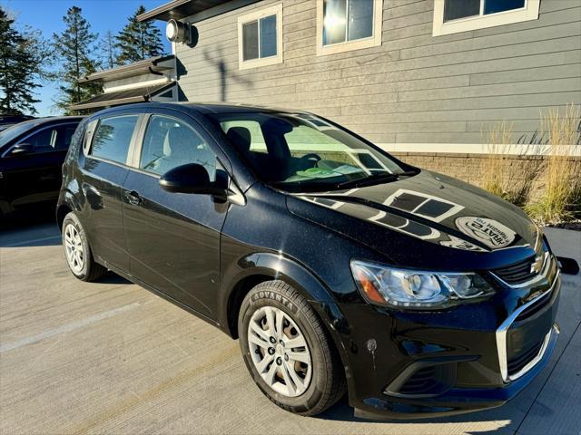 2020 chevrolet sonic fwd hatchback 1fl 5-door