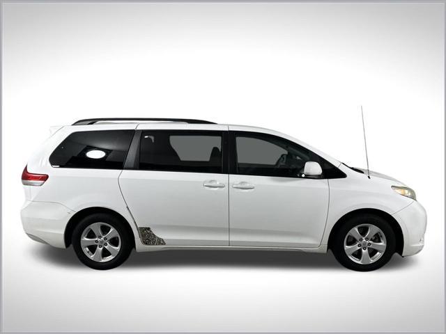 2011 toyota sienna le