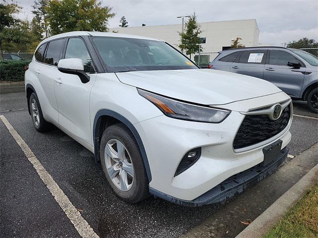 2022 toyota highlander le