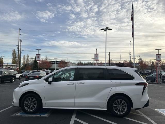 2022 toyota sienna le