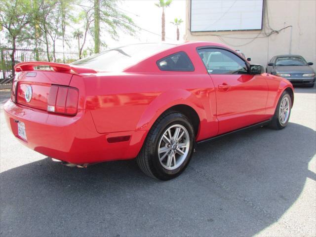 2005 ford mustang deluxe