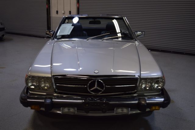 1988 mercedes-benz 560sl roadster convertible beautiful in silver with navy