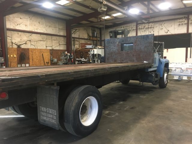 1992 ford f800 20' flat bed truck