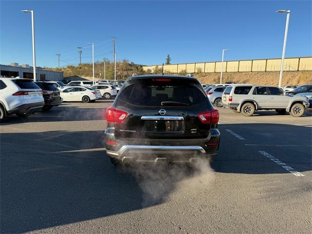 2018 nissan pathfinder sv