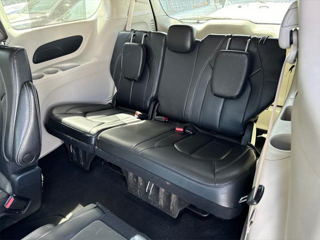 2022 chrysler pacifica touring l