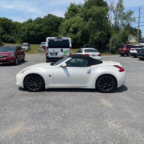 2017 nissan 370z touring