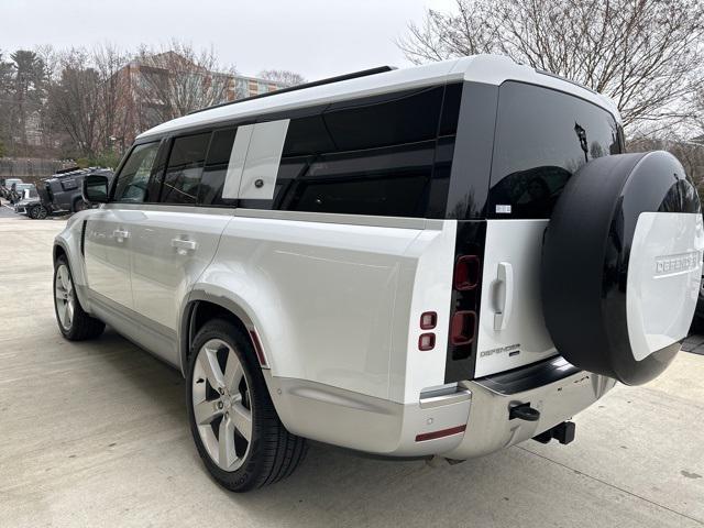 2023 land rover defender 130 se