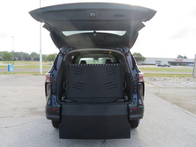 2024 toyota sienna le