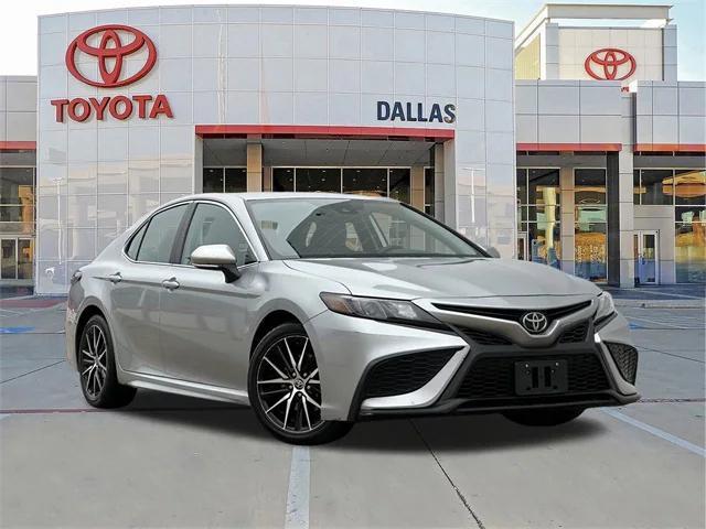 2022 toyota camry se