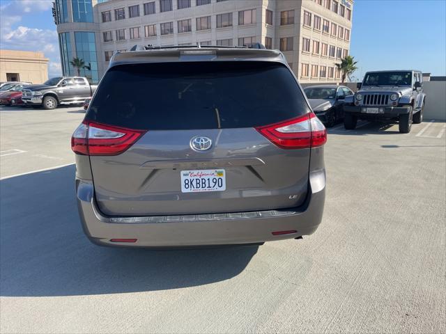 2019 toyota sienna le