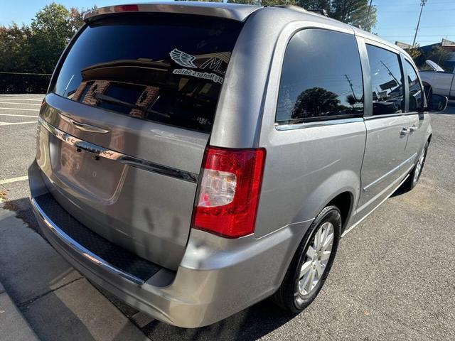 2013 chrysler town & country touring