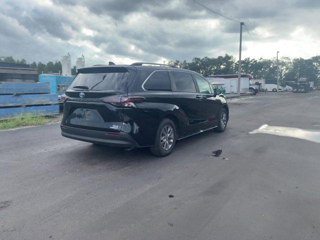 2024 toyota sienna xle 8 passenger