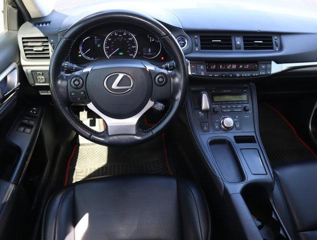 2017 lexus ct 200h base