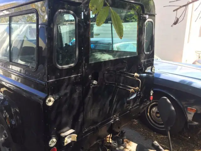 1984 black land rover defender 110