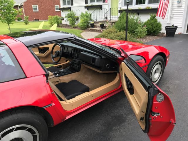 classic c4 corvette 1985 hatchback all original, garaged kept. must sell