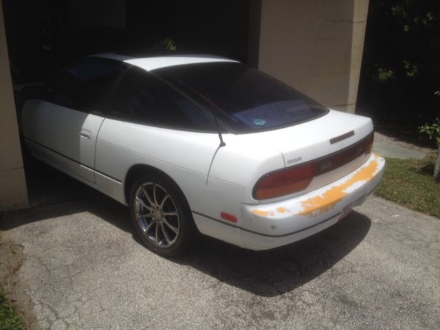 1992 white nissan s13 240sx hatchback rolling chassis shell no motor 2 door