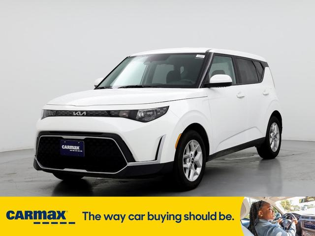 2023 kia soul lx