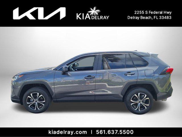 2022 toyota rav4 le