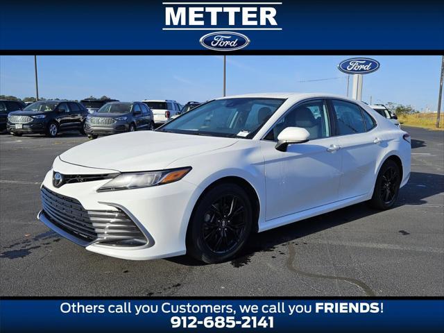 2022 toyota camry le