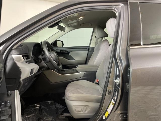 2022 toyota highlander l