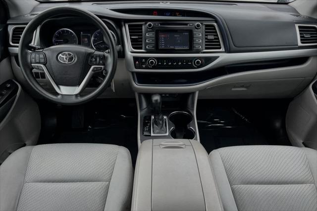 2019 toyota highlander le i4
