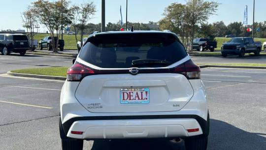 2022 Nissan Kicks sr