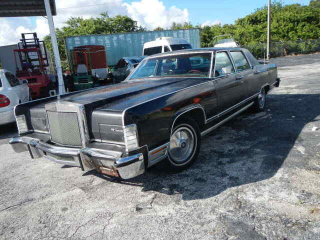 1978 lincoln continental 4 door town car. near perfect interior. runs great