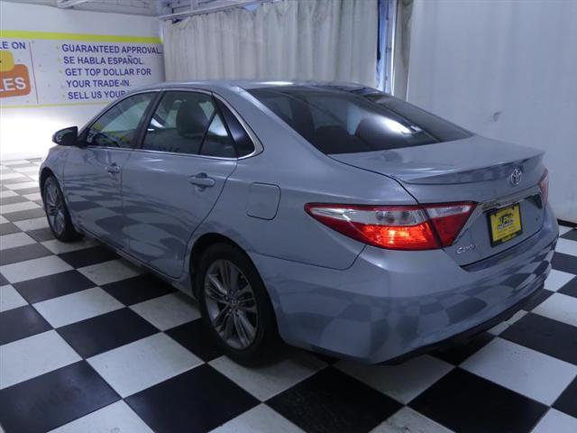 2016 toyota camry se