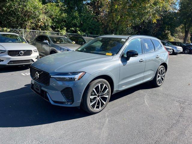 2024 volvo xc60 b5 plus dark theme