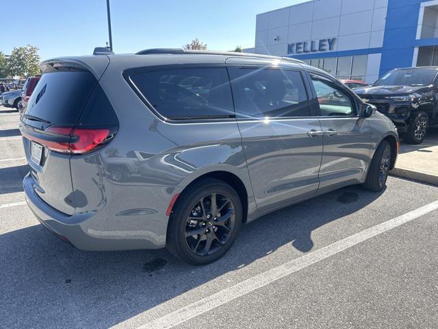 2022 chrysler pacifica touring l