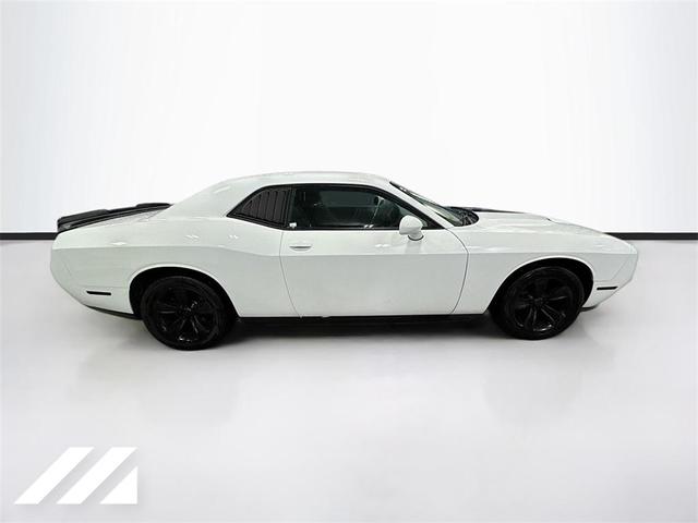 2016 dodge challenger sxt