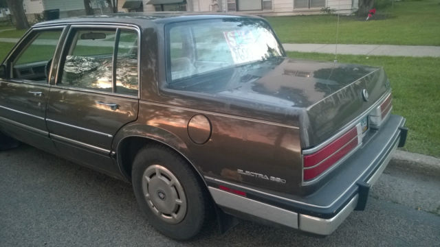 1986 buick electra 4 door sedan runs good! 153000 miles