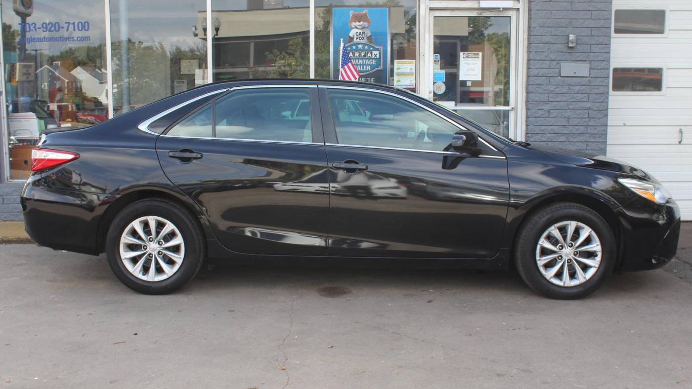 2017 toyota camry se