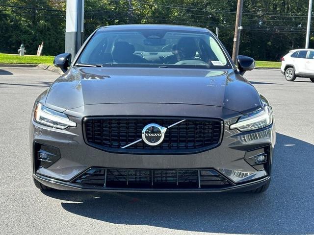 2024 volvo s60 b5 plus dark theme
