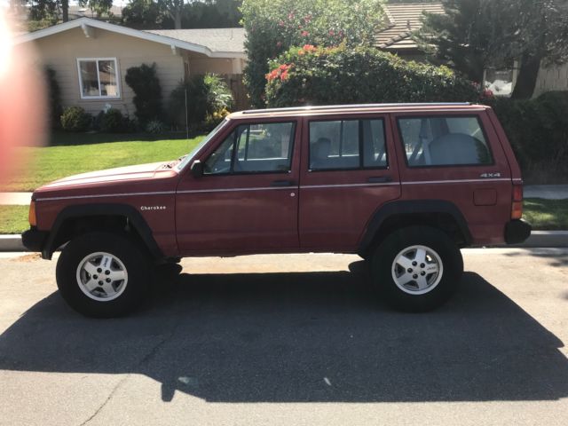 1990 jeep cherokee pioneer 4x4 4.0l 4 door single owner vehicle runs strong