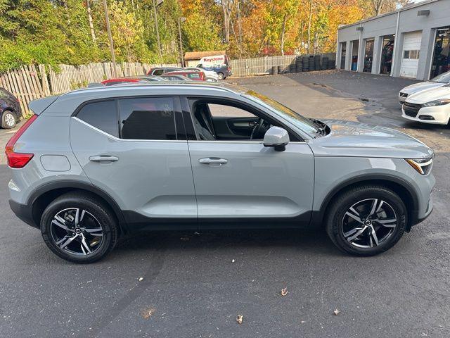 2024 volvo xc40 b5 core bright theme