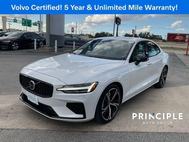 2023 volvo s60 recharge plug-in hybrid t8 plus dark theme